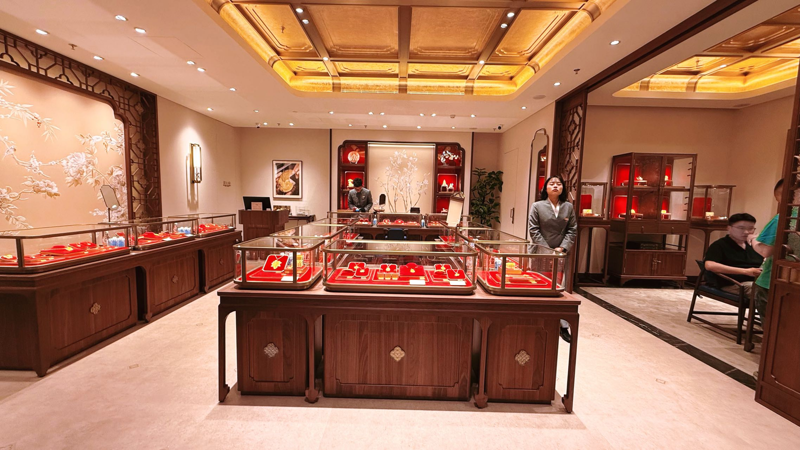Gold Luxury Display